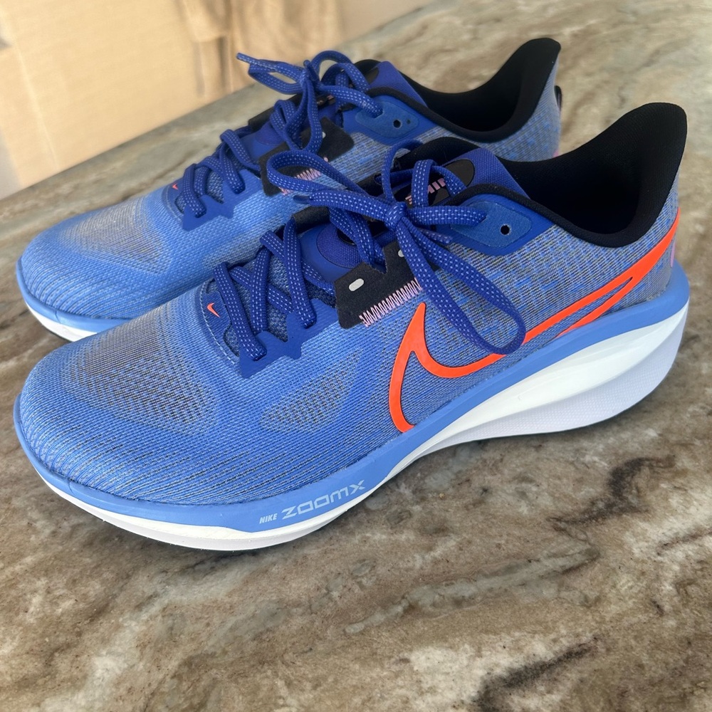 Women’s Nike Vomero 17 size 8